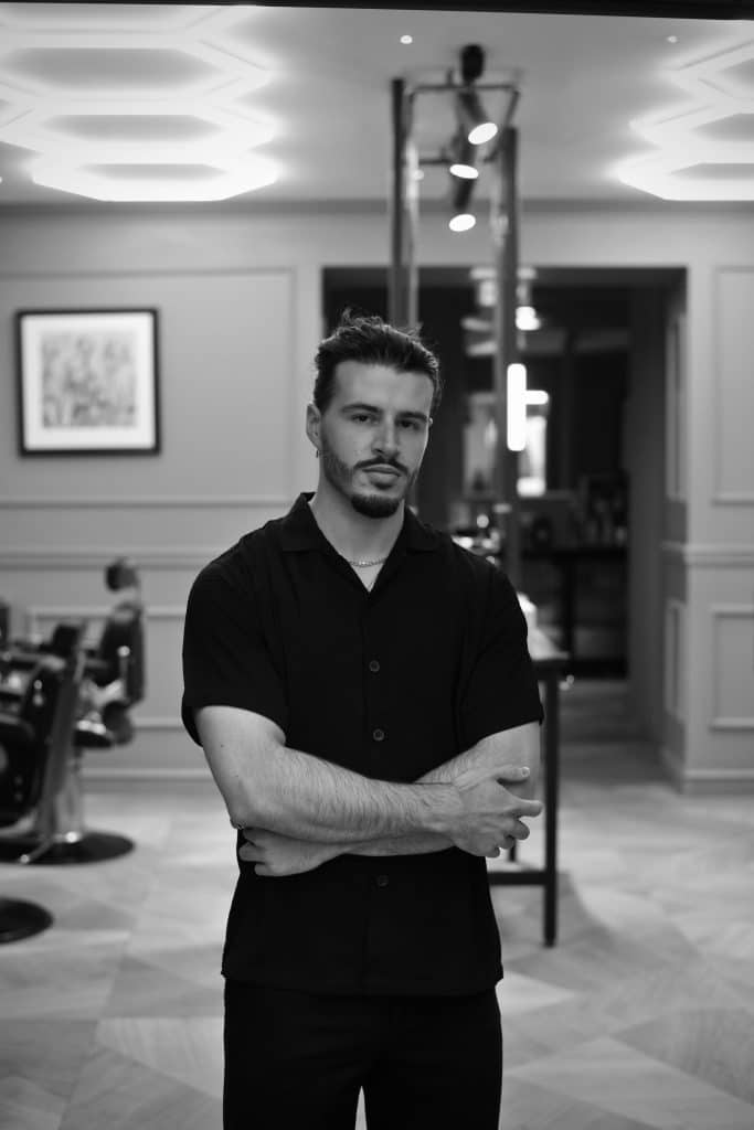 Pedro artisan coiffeur barbier Paris La Clé du Barbier