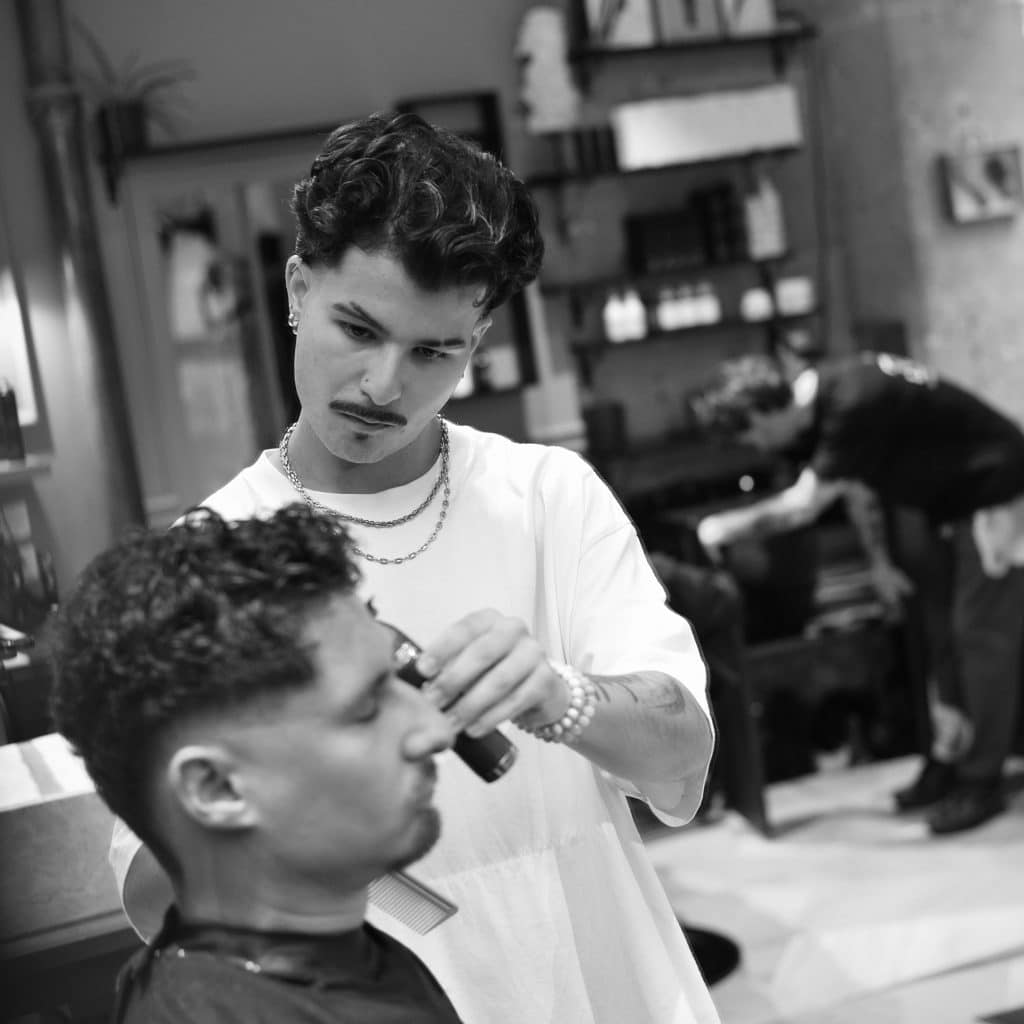 Antonio artisan coiffeur barbier Paris La Clé du Barbier